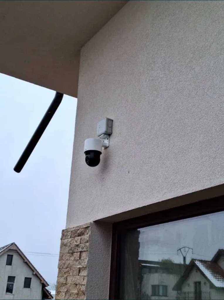 Cameră PTZ montată profesional
